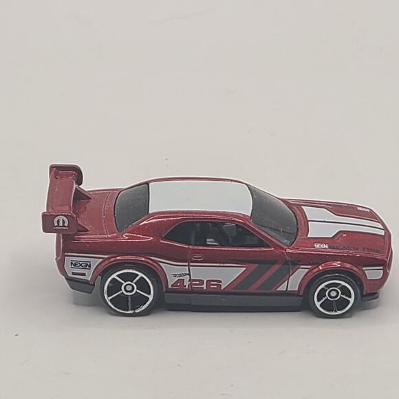 2010 HOT WHEELS DODGE CHALLENGER DRIFT #426 RED 1:64 DIECAST 3" RACER W/ WHITE - Picture 1 of 4